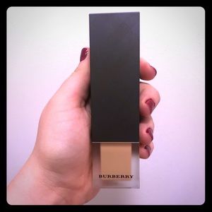 Burberry Cashmere Soft-Matte Foundation